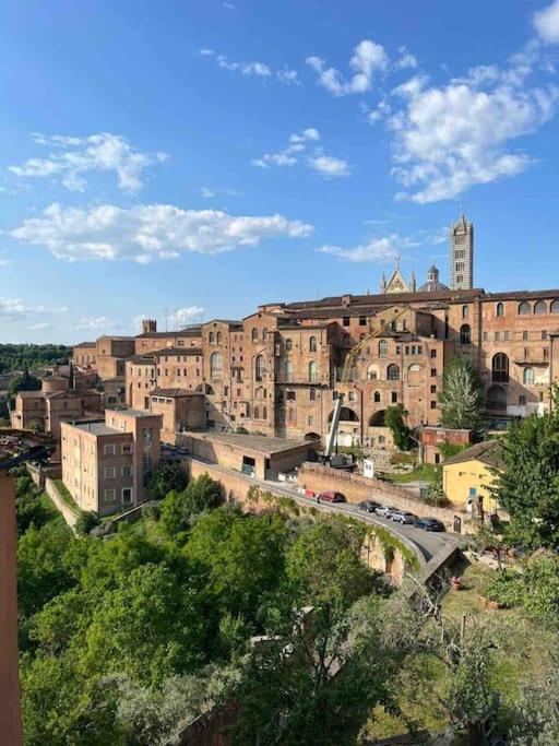 Appartamento A Due Passi Dal Duomo Siena Kültér fotó