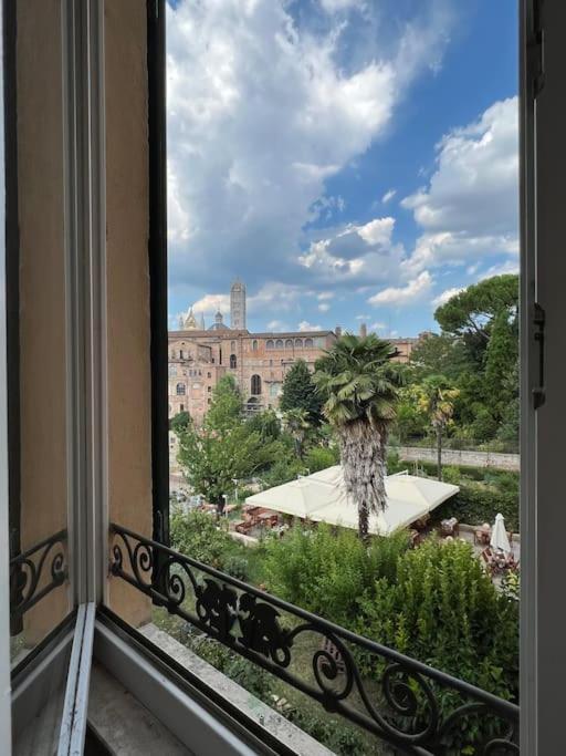 Appartamento A Due Passi Dal Duomo Siena Kültér fotó